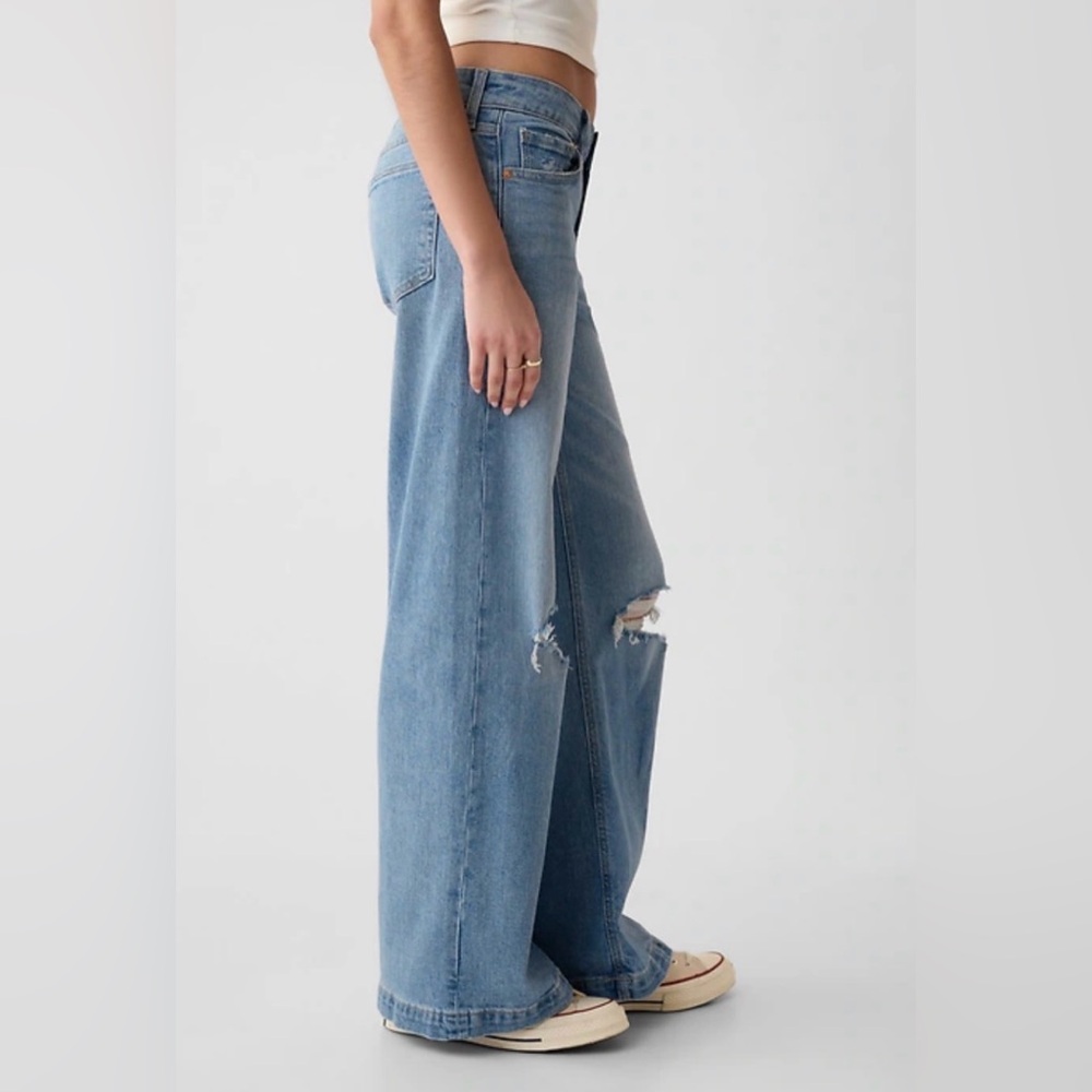 Gap Women’s Low Rise Stride Distressed Wide Leg Jeans, Size 34 - Picture 2 of 9